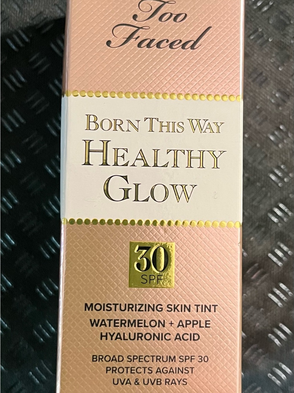 Too Faced Born This Way Healthy Glow Moisturizing Skin Tint - Pink